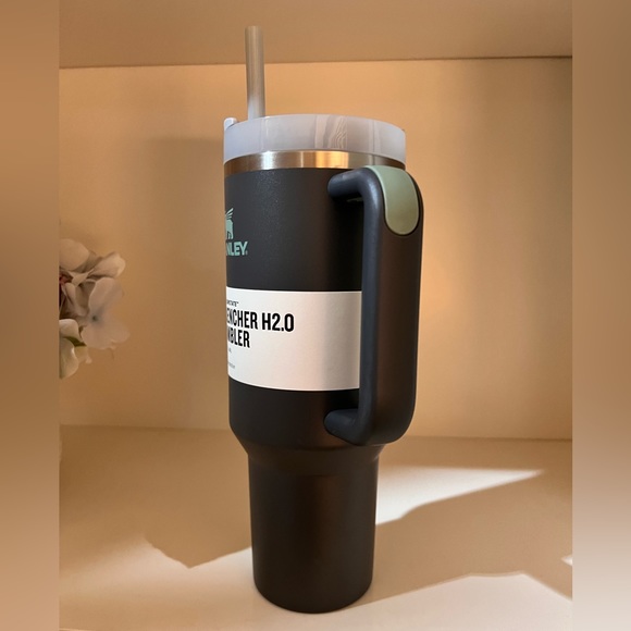 🎉LAST PIECE🎉 Stanley 40 oz. Quencher H2.0 FlowState Tumbler Charcoal - Picture 5 of 8